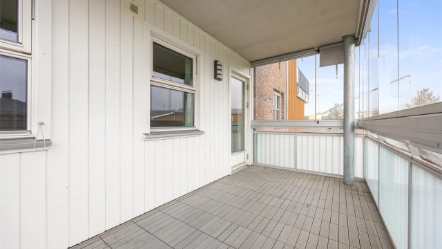 Balkongrommet er utstyrt med utebelysning og kan skjermes eller åpnes etter ønske.