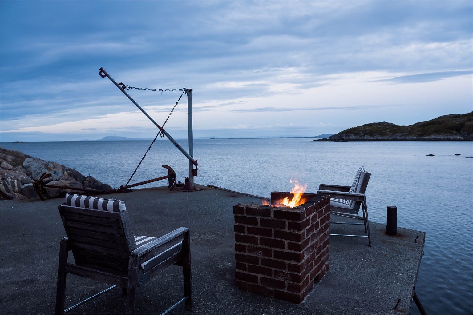Tidligere ble det drevet fiske fra brygga. Fiske kan man gjøre i dag også, rett fra brygga. Eller bare kose seg i de sene timene.