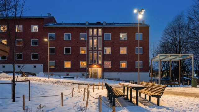 Kommunikasjonsmulighetene er utmerkede, med Ensjø T-banestasjon kun tre minutter unna.