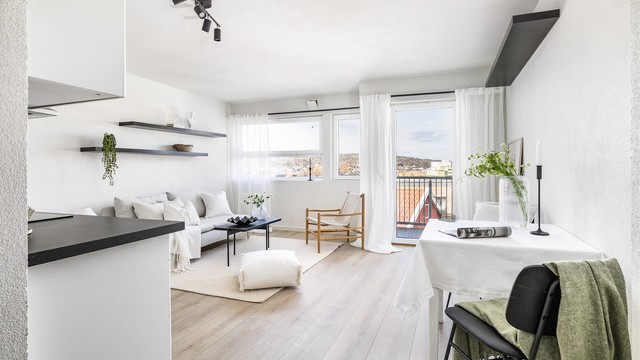 Leiligheten ble oppført med moderne standard for byggeåret og er i dag i god stand. Alle rom har gulvvarme, hovedsakelig vannbåren.