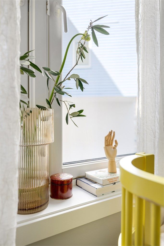  Godt med lysinnslipp fra stort vindu