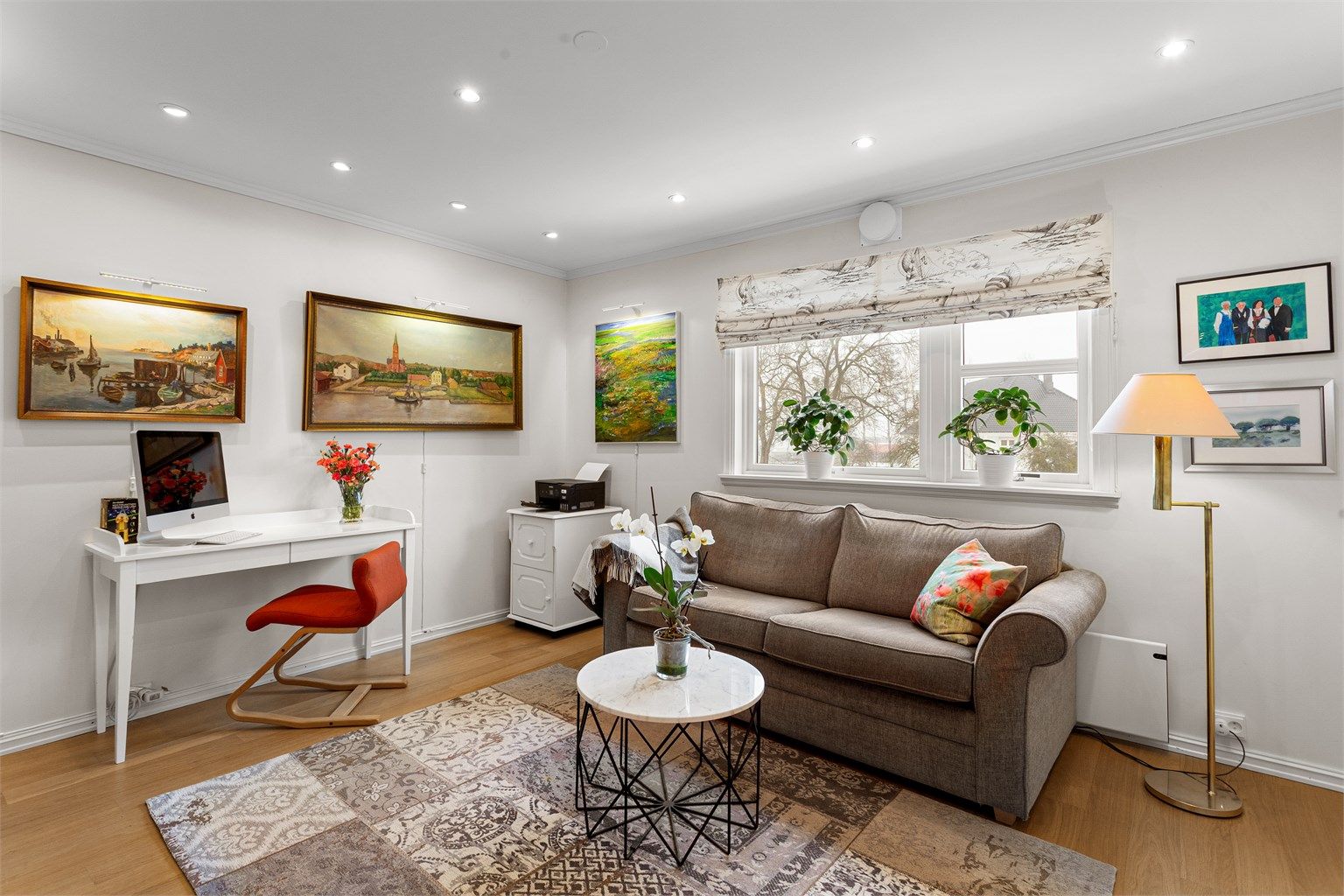 Det andre soverommet er fleksibelt og kan fint benyttes som kontor, gjesterom eller barnerom.