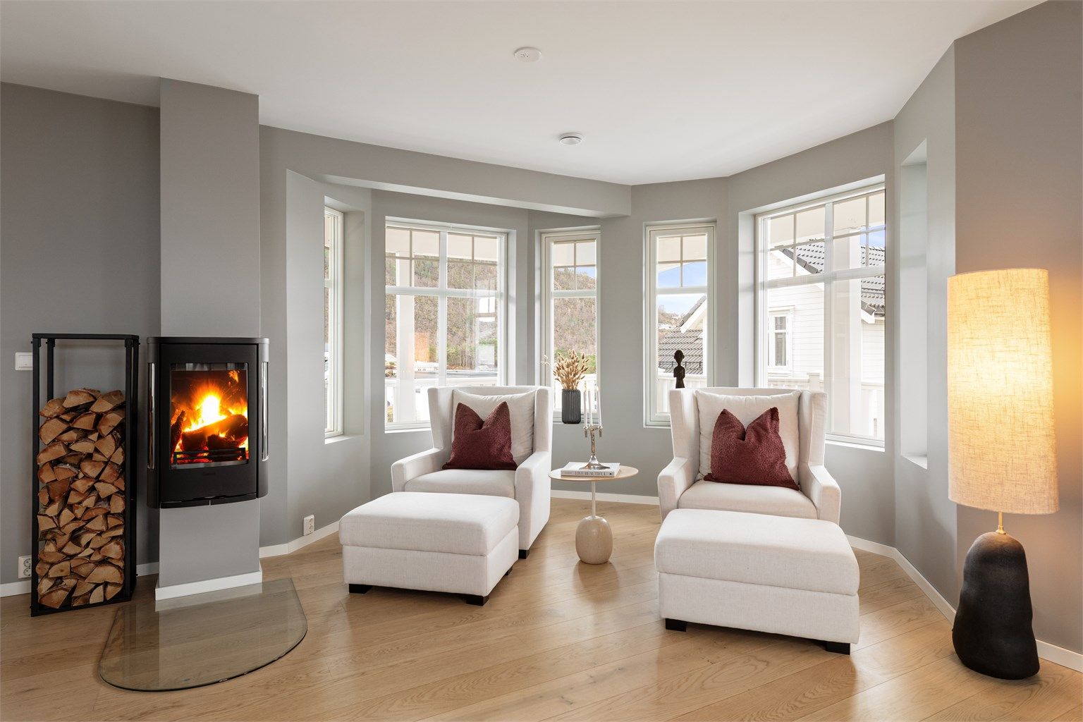 En ny peisovn fra 2020 gir både varme og hygge i en egen krok av stuen