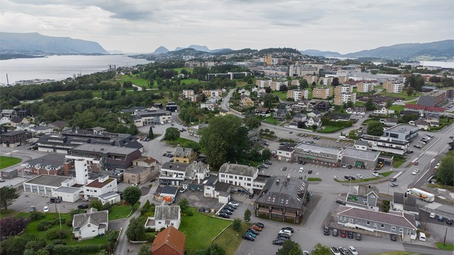 Området har svært god bussforbindelse for enkel reise til og fra.