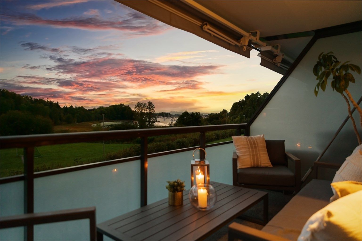 Kveldsbilde av balkongen