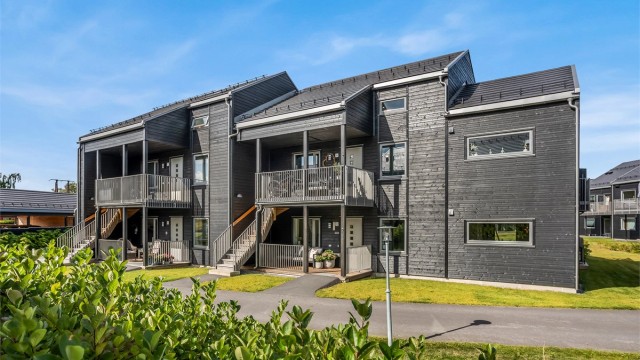 Bygget ble ferdigstilt i 2024 og holder en gjennomgående høy standard.