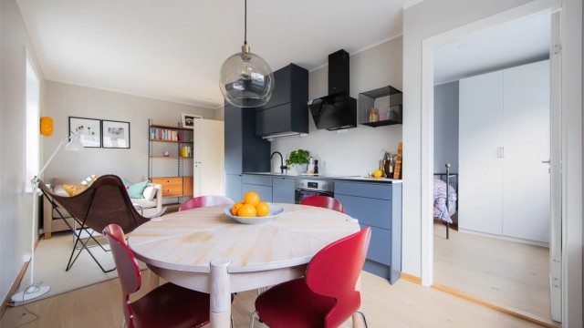 Velkommen til en smakfull, oppusset 2-roms eierseksjon med ettertraktet beliggenhet.