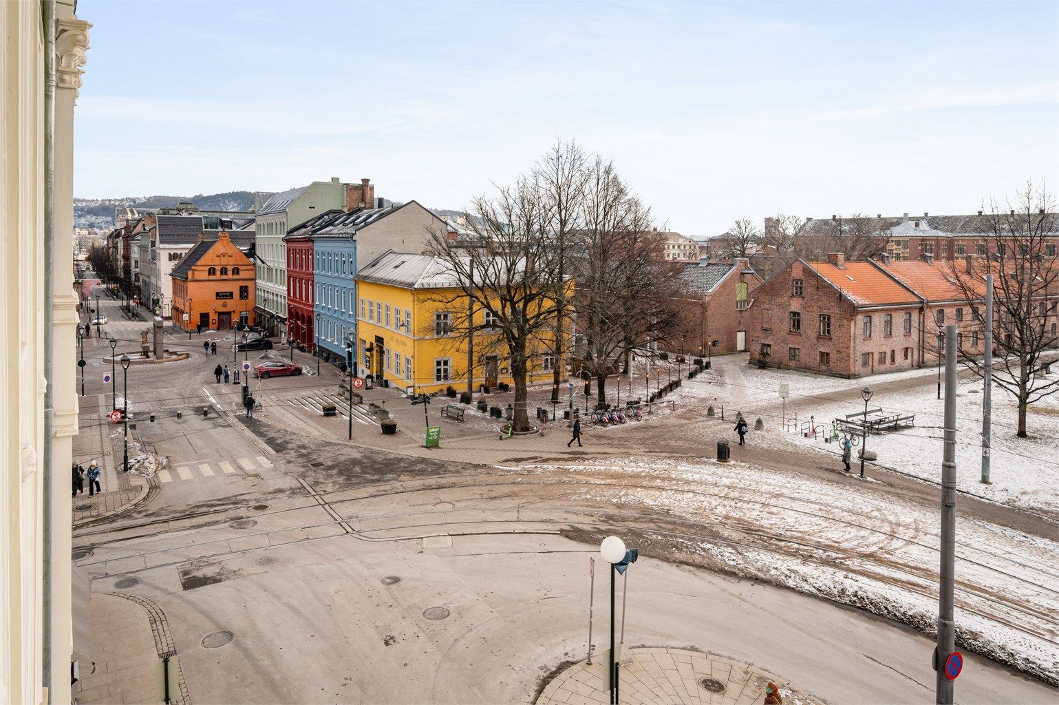 Det er kort gangavstand til rekreasjonsmuligheter som Rådhusplassen, Akershus festning, Karl Johan, Slottsparken og Aker brygge/Tjuvholmen.