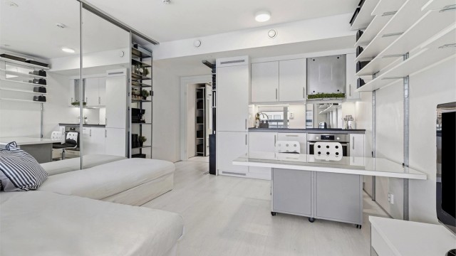 Velkommen til Døliringen 30A! Leiligheten har en smart planløsning som utnytter arealet godt, med en åpen løsning mellom stue og kjøkken.