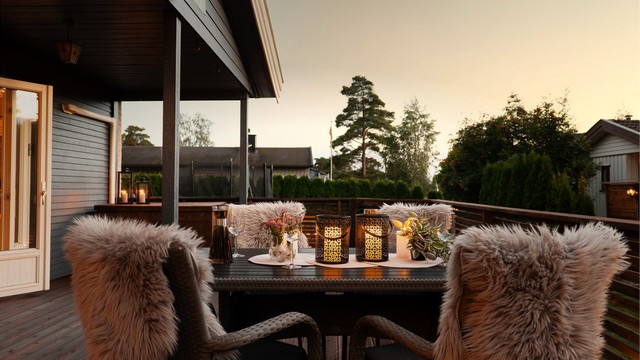 Terrassene er solfylt dagen gjennom, sommerstid frem til sen kveld.