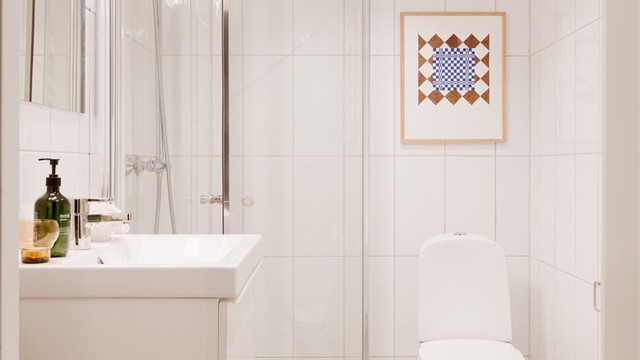 Rent og ryddig bad fra byggeår 2008. Badet ble ytterligere oppgradert i 2020 med lekker innredning og opplegg for vaskemaskin.