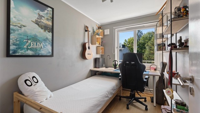 Det andre soverommet egner seg godt som barnerom, gjesterom eller kontor.