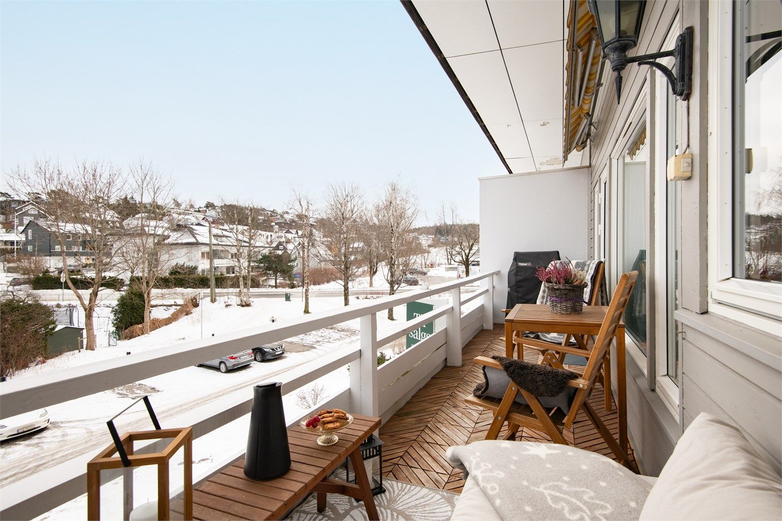 Velkommen til Enoks Vei 30 og denne svært innholdsrike 3-roms leiligheten med stor balkong - Presentert av Christoffer S. Akerjordet og Krogsveen Nordstrand