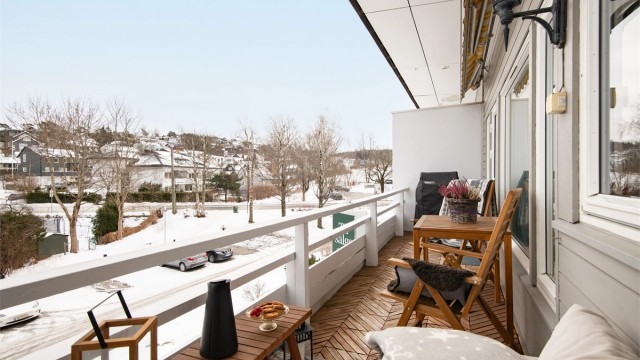 Velkommen til Enoks Vei 30 og denne svært innholdsrike 3-roms leiligheten med stor balkong - Presentert av Christoffer S. Akerjordet og Krogsveen Nordstrand