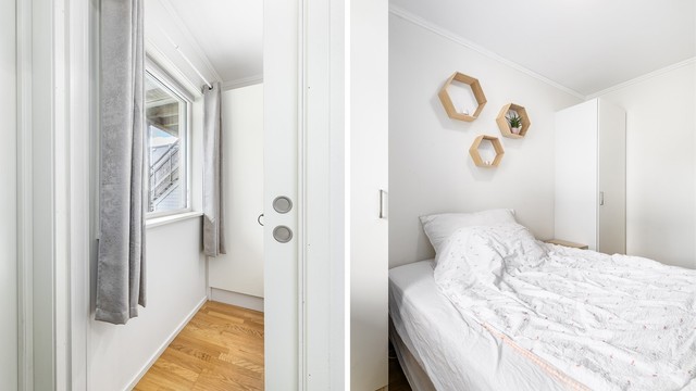 To plassbesparende skyvedører gir tilgang til hver sin side av dobbeltsengen; én fra gangen, én fra entreen. Garderobeskapene medfølger.
