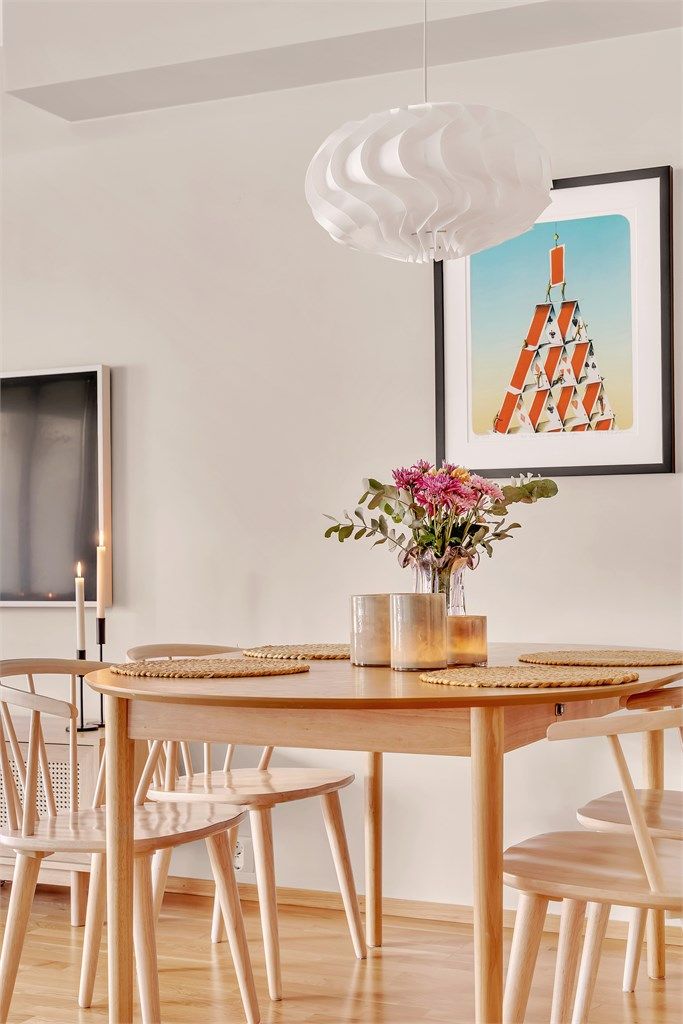 God plass til romslig spisestue i god kommunikasjon med både stuen og kjøkkenet.