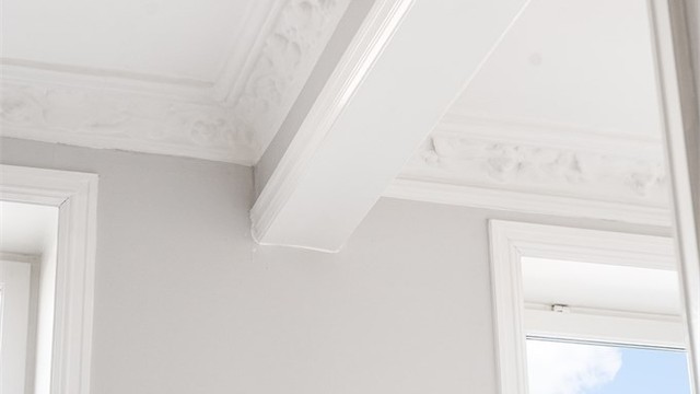 Nydelige, klassiske detaljer med blant annet stukkatur.