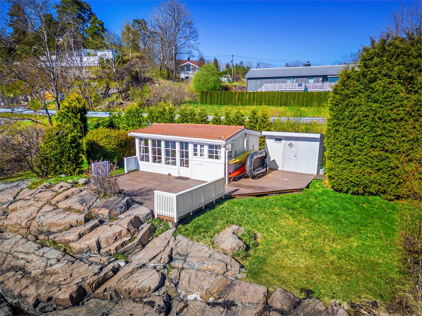Eiendommen ligger idyllisk til langs Sandebukta, som er en hyggelig og liten skjærgård.
Foto: Ole Thoresen