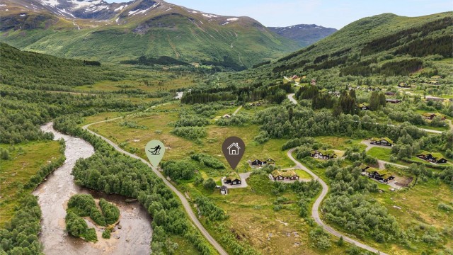 Vinterstid er det ski-in/ski-outmuligheter for langrennsski, til alpintanlegget er det ca 700 meter til. Ellers byr nærområdet på et eldorado av toppturer, gjennom hele året