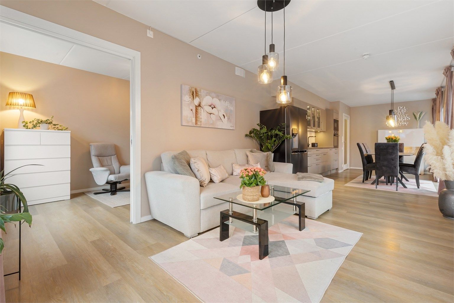 Velkommen til Kilenveien 7 på Lysaker/Fornebu - Presentert av eiendomsmegler/partner Ola Wee Ahlstrand v/Krogsveen Bærum. Foto: Zovenfra AS