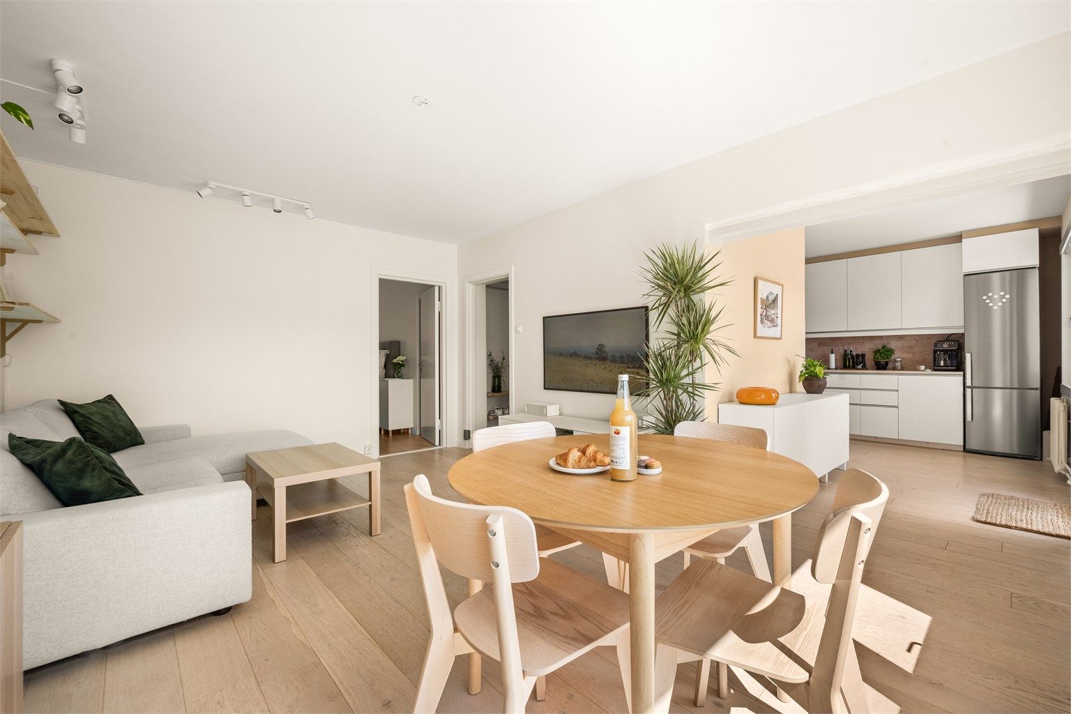 Naturlig plass for å innrede med en hyggelig spisegruppe.