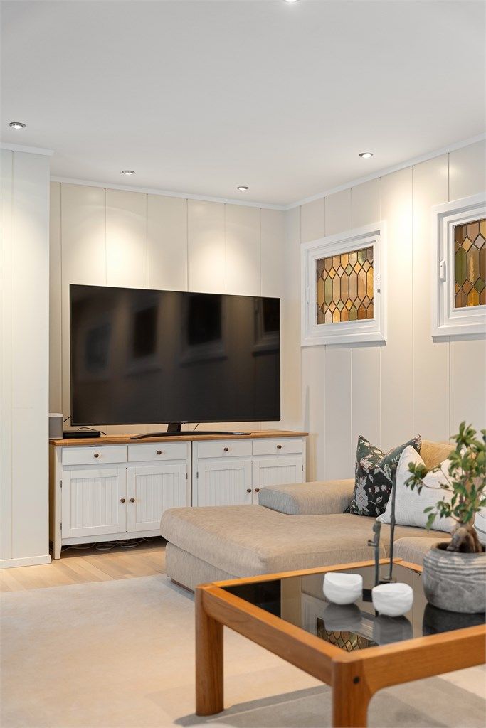 En del av stuen kan enkelt møbleres for ulike aktiviteter og behov.