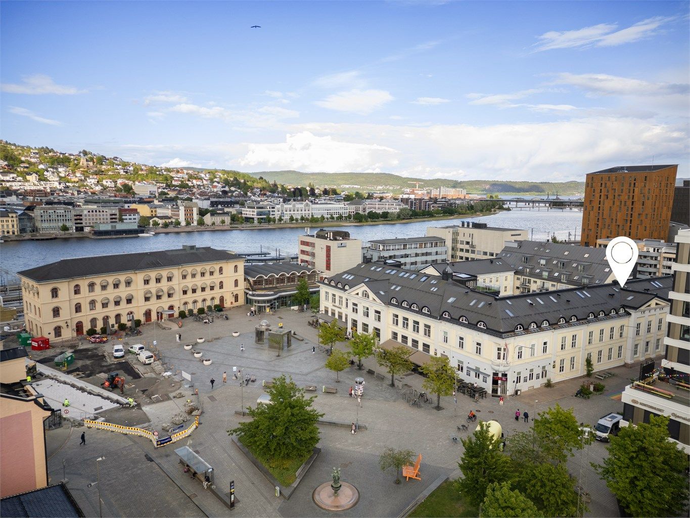 Lys og pen 1-roms leilighet i høy 1. etasje mot bakgården