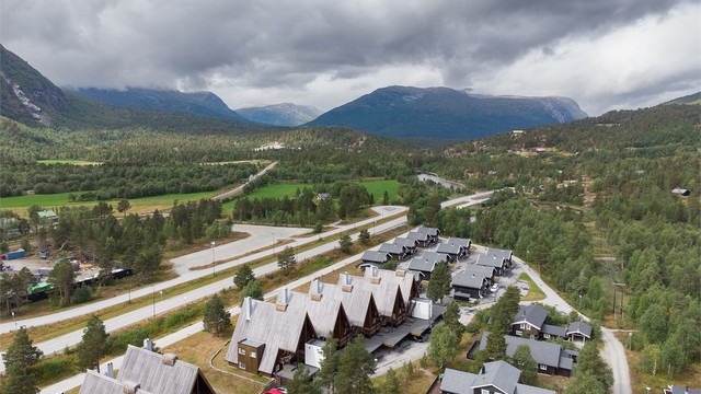 Bjorli er omgitt av storslått natur med gode muligheter for jakt, fiske og fjellturer.