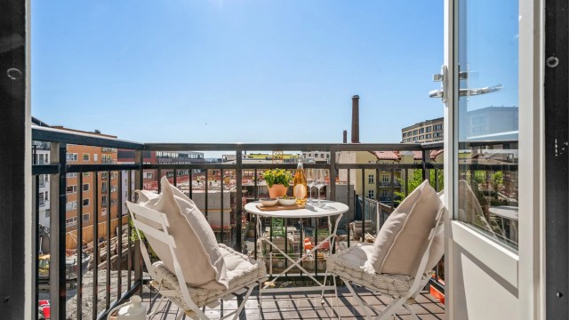 Tom Martinsen v/ Krogsveen har gleden av å presentere denne nydelige 2-roms leiligheten på populære Grünerløkka!