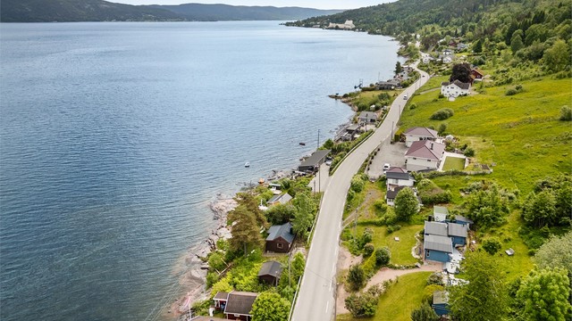 Her kan du nyte rolige og avslappende omgivelser samtidig som Drammen sentrum med servicetilbud lett tilgjengelig.