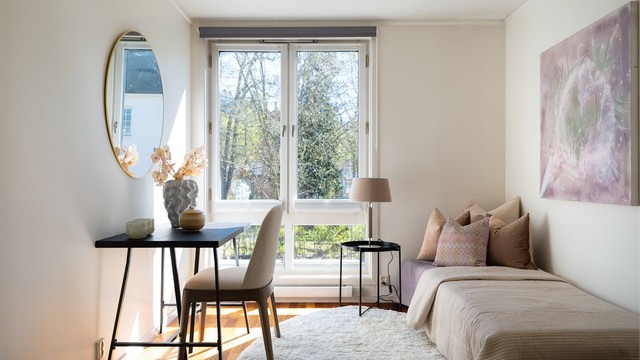 Soverom nummer to har også en god størrelse, med plass til seng og annen møblering.