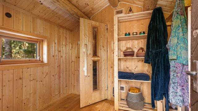 Egen badstue på tomten med ny el-ovn – perfekt for avslappende kvelder etter tur eller skiturer