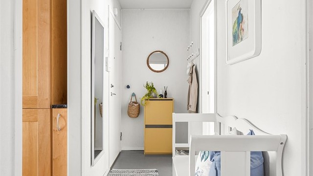 Den nye entredøren fra 2024 er både brann- og lydklassifisert for økt trygghet.