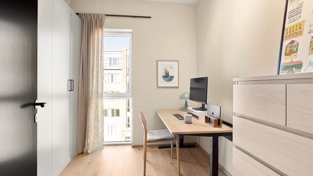 Soverom 3 brukes i dag som kontor, men egner seg like godt som gjesterom.