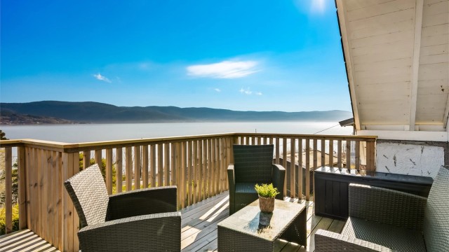 En velholdt og innholdsrik enebolig med fjordnær beliggenhet og idylliske omgivelser.
Foto: Haiman Askari