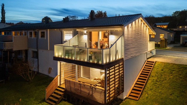 Velholdt del av tomannsbolig med utsikt og svært gode solforhold.