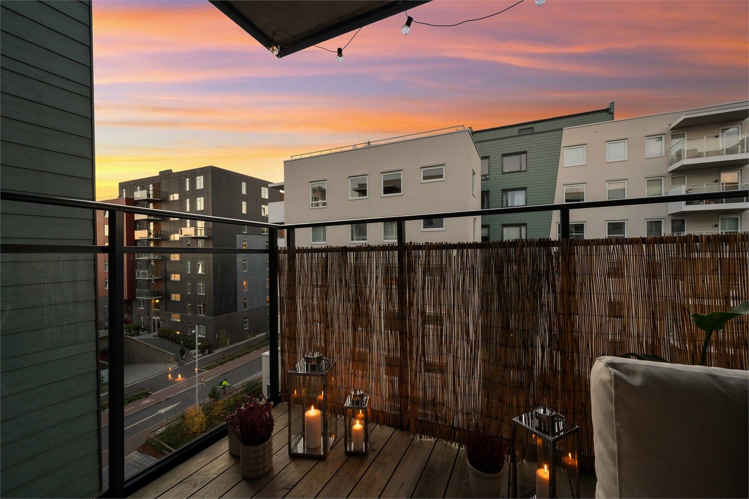 Balkongen ligger vestvendt, så her får du flotte solnedganger!