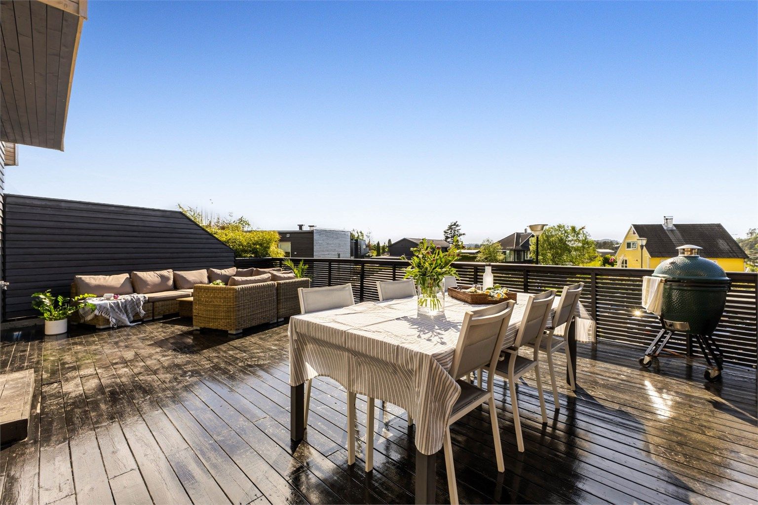 Velkommen til Vindharpevegen 40f. Nydelig rekkehus med vestvendt beliggenhet. 