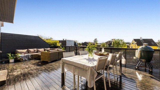 Velkommen til Vindharpevegen 40f. Nydelig rekkehus med vestvendt beliggenhet.