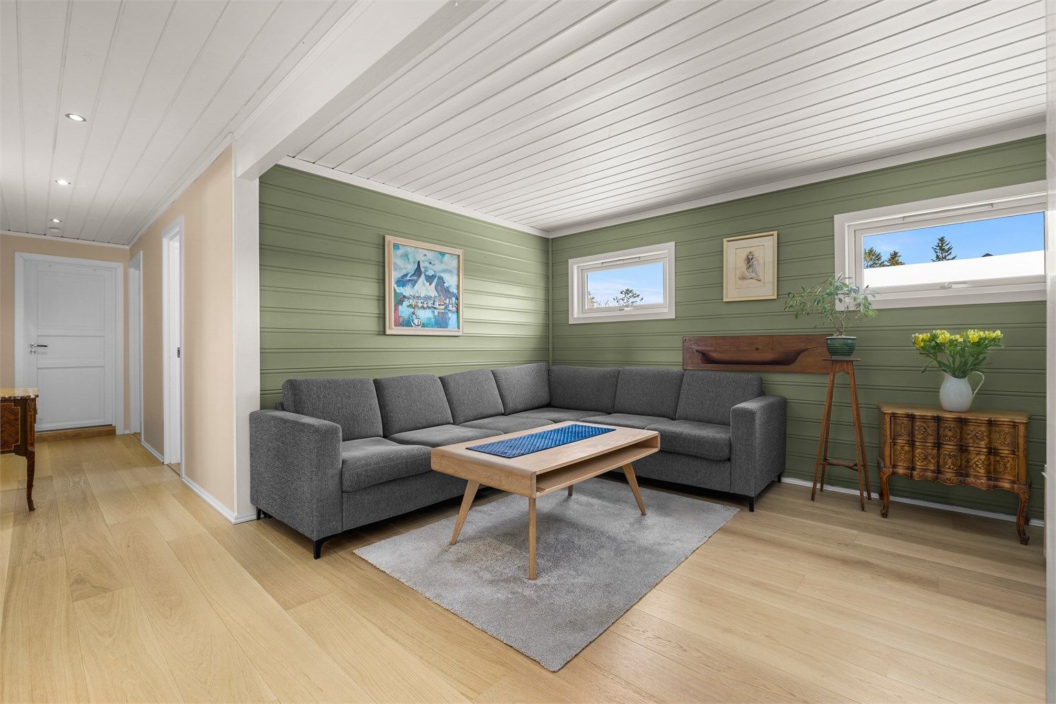 TV-stuen er opprinnelig byggemeldt som soverom og vaskerom og kan enkelt tilbakeføres hvis ønskelig. 