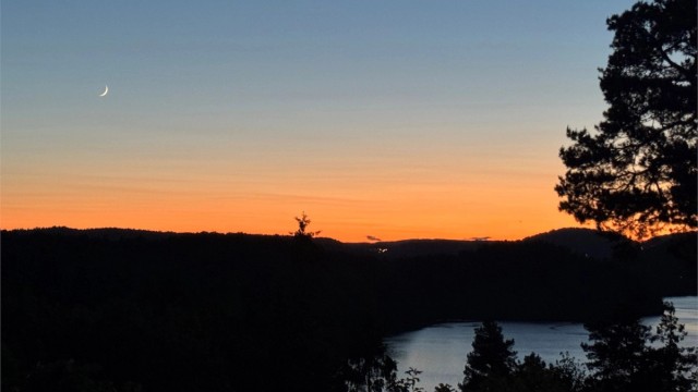 Kveldsstemning på Tverrdalsøya.