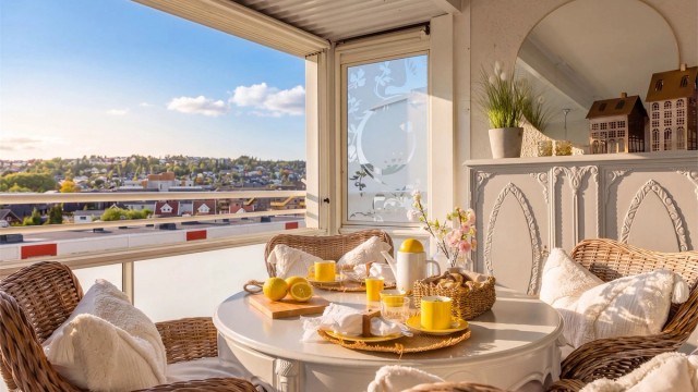 17 kvm innglasset balkong som kan benyttes store deler av året. Foto: Studio Solberg