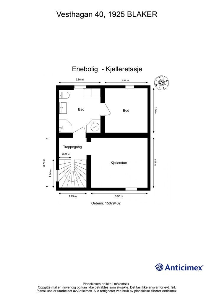 Kjelleretasjen er innredet med bad, bod og et disponibelt rom.