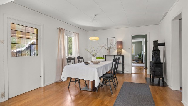 Spisestue med utgang til terrasse