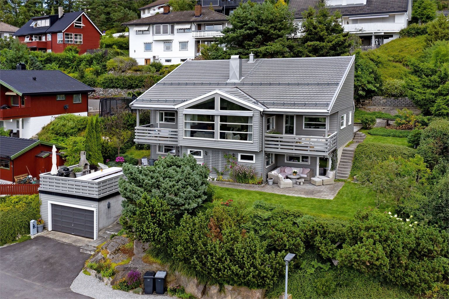 Sebastian Håbesland v/Krogsveen presenterer Klaus Egges vei 44 - unik arkitekttegnet enebolig med flere solrike uteplasser