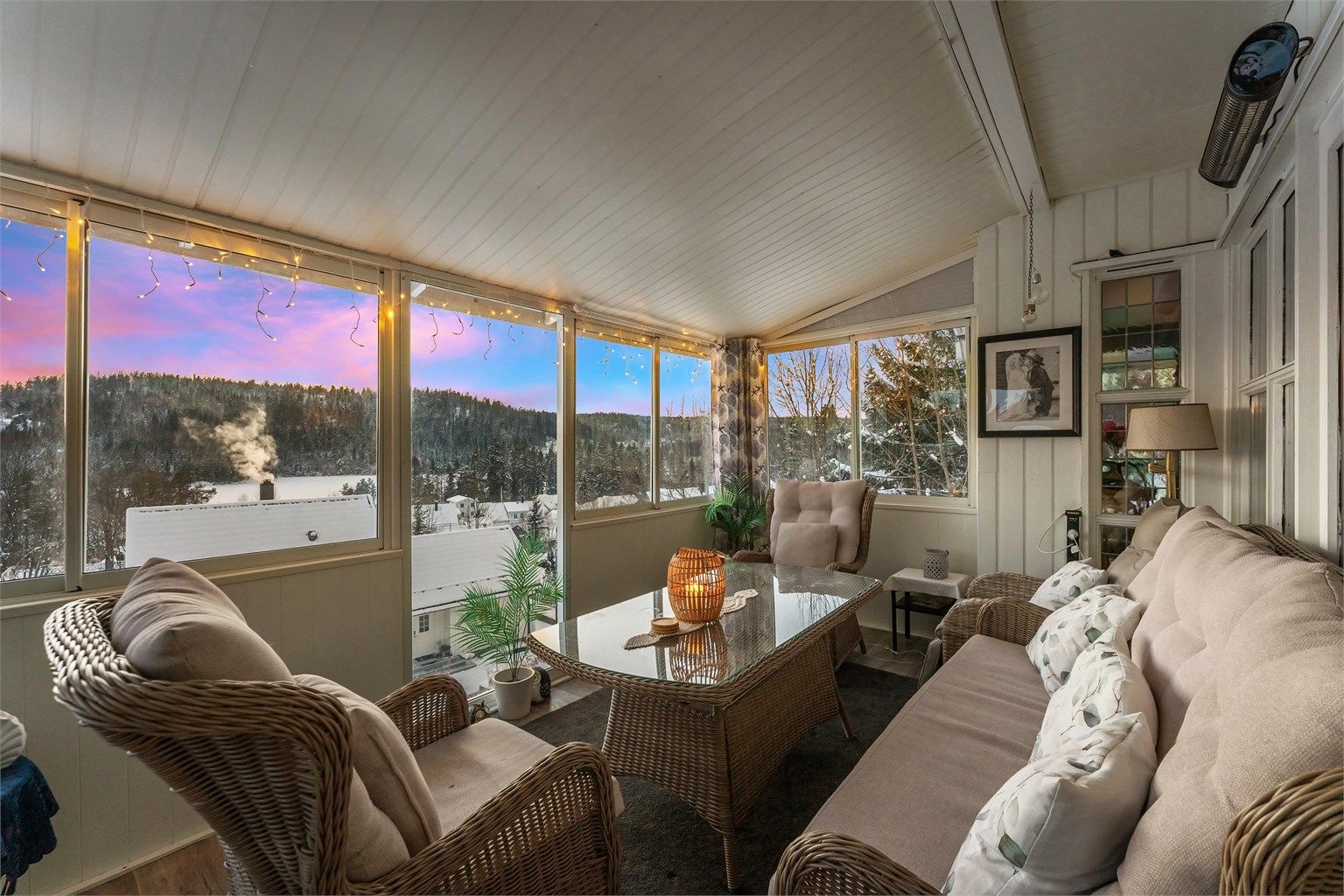 Fra stue har du utgang til balkong.