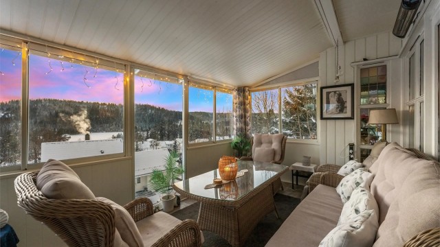 Fra stue har du utgang til balkong.