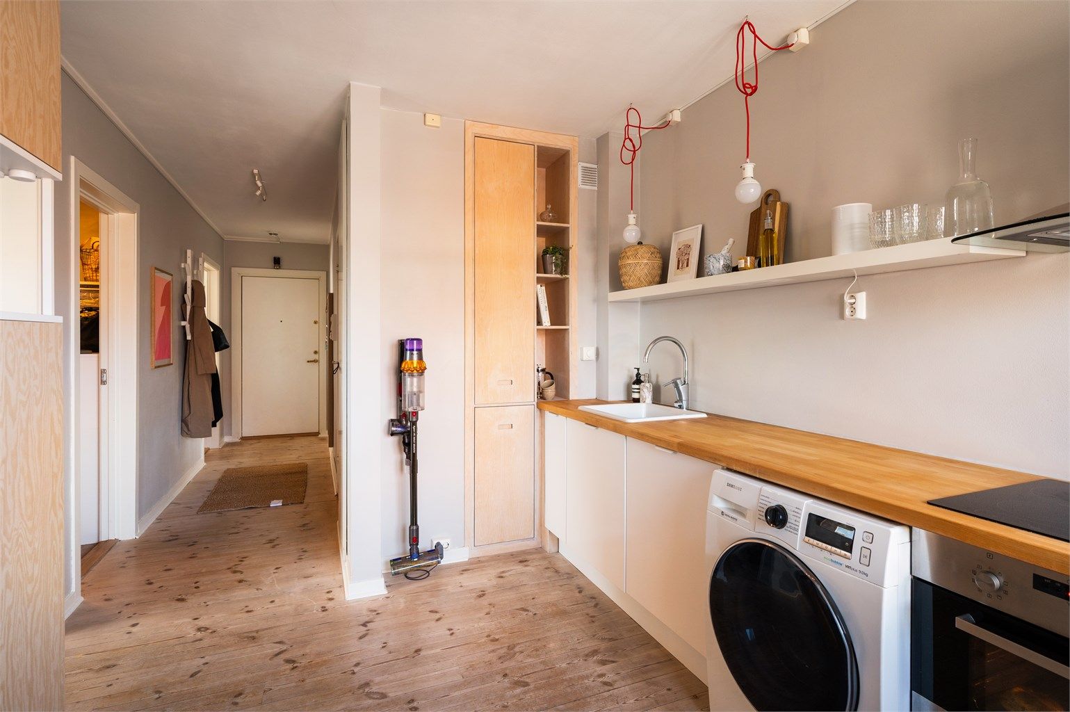 Smarte oppbevaringsløsninger i integrert skap