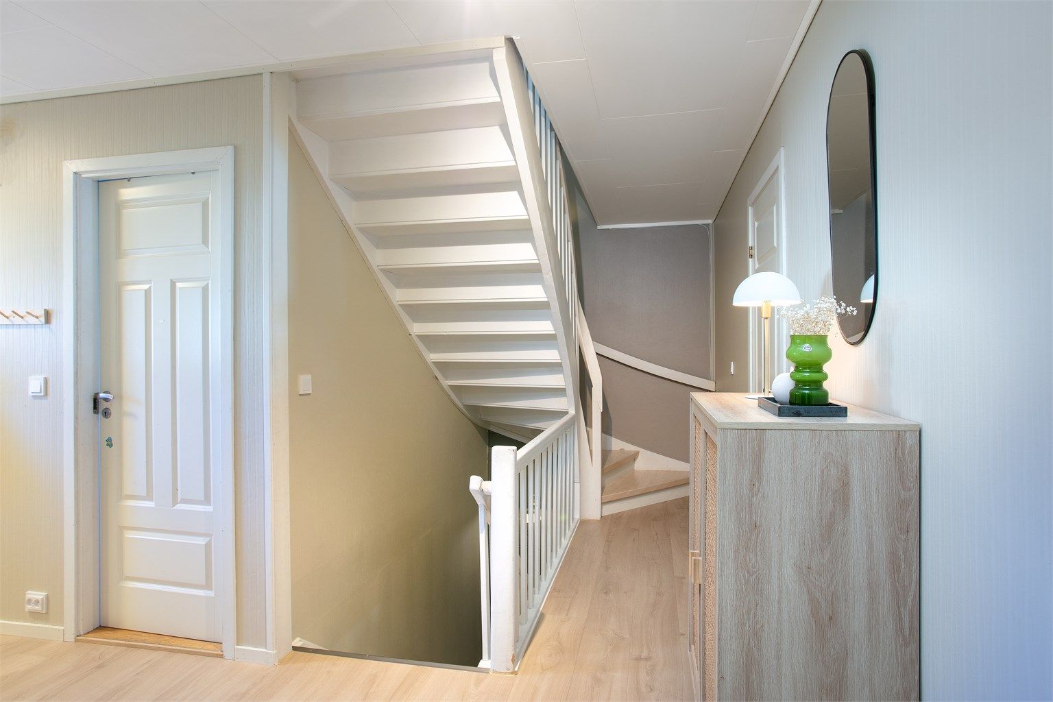 Trapperommet binder etasjene effektivt sammen.