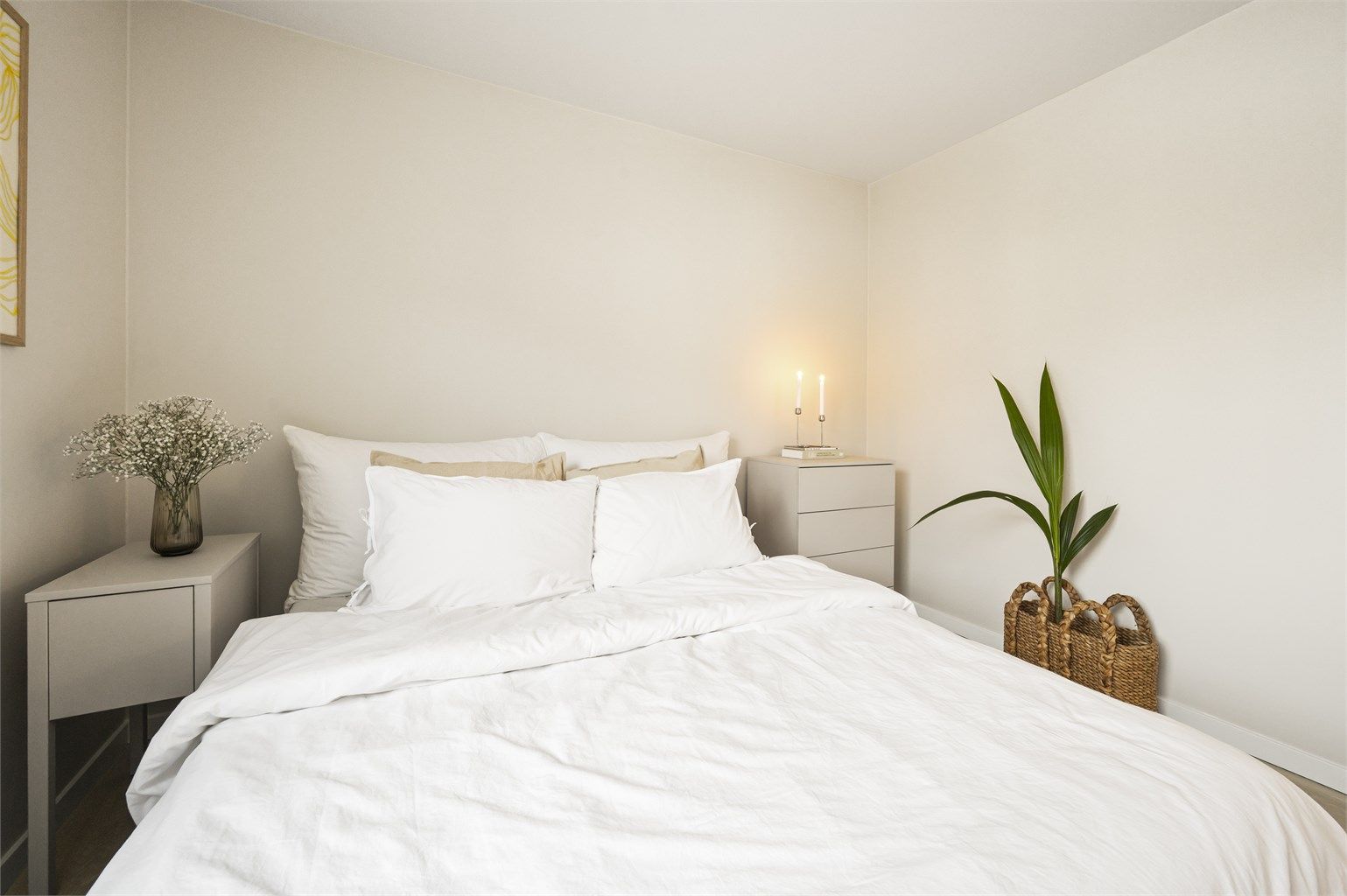 Begge rom har god størrelse, noe som gjør at denne leiligheten også passer ypperlig for eksempelvis vennepar som vil bo sammen.